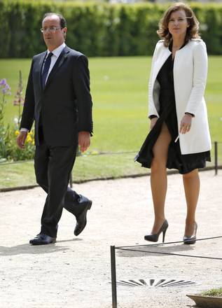 Francois Hollande bacia Valerie Trierweiler