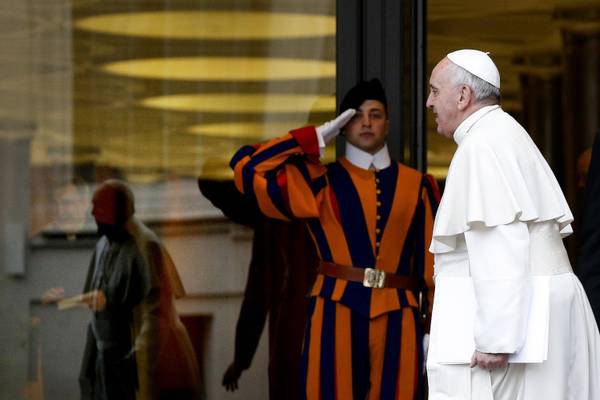 Aperti in Vaticano i lavori del concistorio straordinario