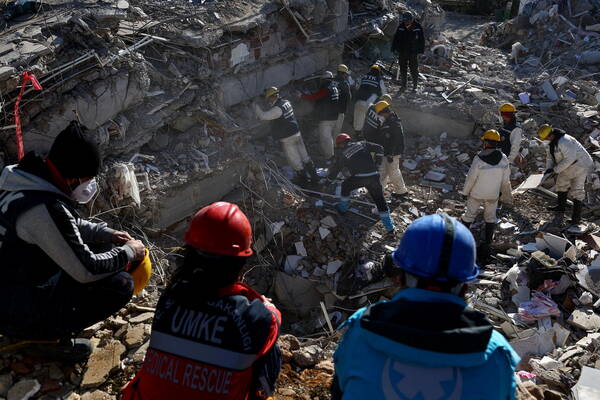 Rescue operations continue in Gaziantep after powerful earthquake