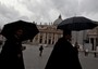 Il cielo grigio sopra Piazza San Pietro