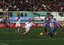 Catania-Livorno 3-3: al 43' st cross dalla destra sul secondo palo dove Almiron, tutto solo, stoppa di petto e infila di destro