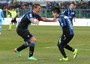 Atalanta-Napoli 3-0: al 25' st torre di Denis verso l'area, Fernandez sembra in vantaggio ma Maxi Moralez lo beffa siglando il tris