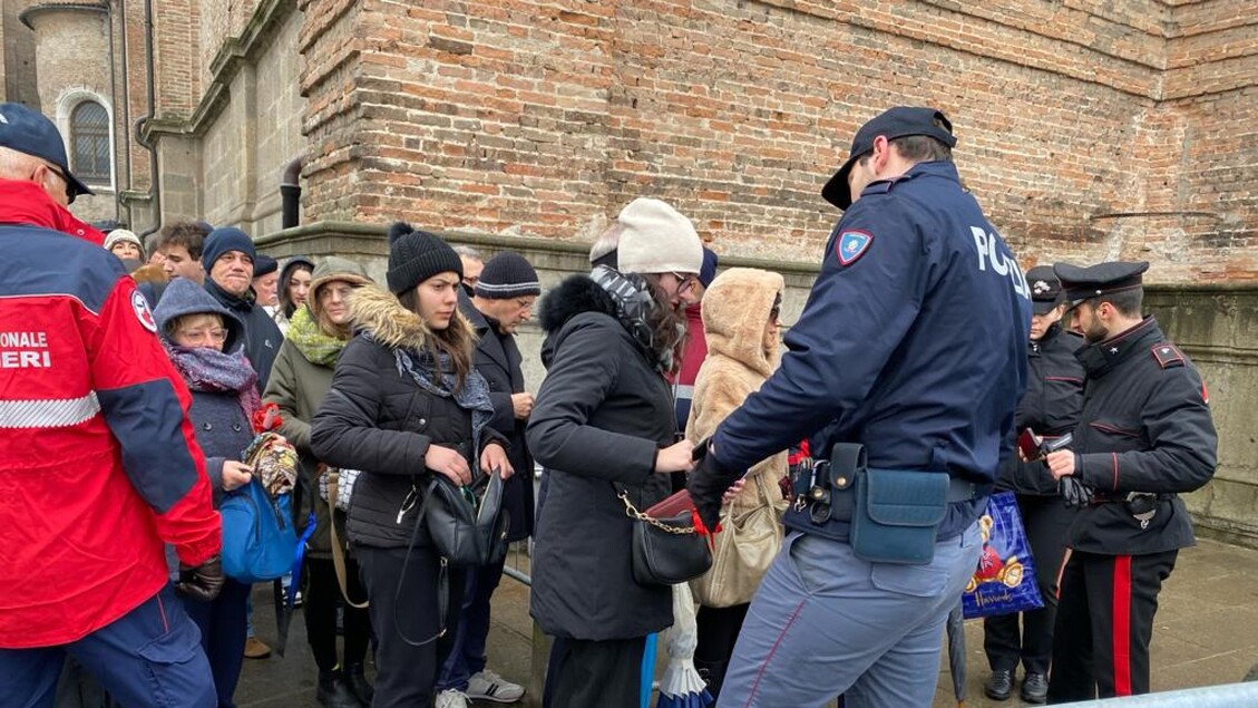 Funerali Giulia: iniziato ingresso al varco di polizia - RIPRODUZIONE RISERVATA