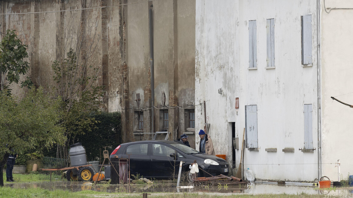 Maltempo: tracima il torrente Crostolo, evacuazioni nel Reggiano