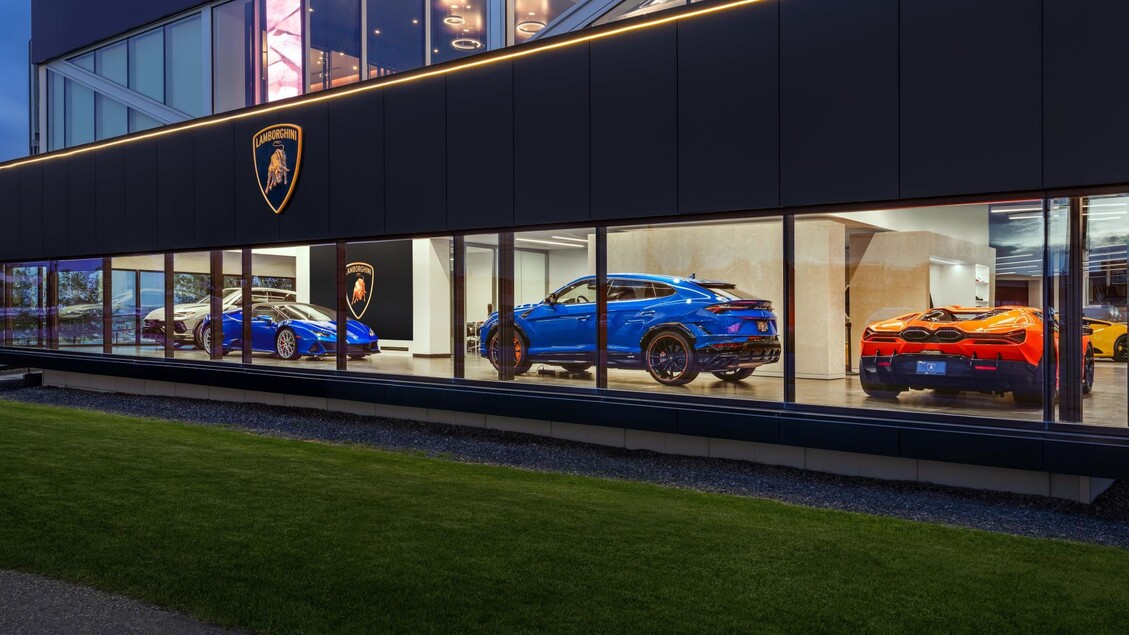 Lamborghini aggiorna lo showroom di Calgary