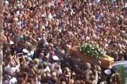 In migliaia ai funerali di Faletti ad Asti