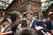 Renzi a caccia di letture nello scaffale di sociologia