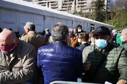 Vaccini, a Potenza centinaia di persone in fila per le somministrazioni