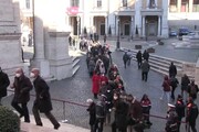 In fila per l'ultimo saluto a Sassoli: 'Politico unico, si batteva per gli ultimi col sorriso'