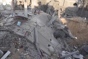Gaza, a Rafah tra le macerie di un'abitazione colpita da un attacco aereo israeliano
