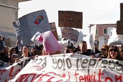 Campi Flegrei, scontri tra manifestanti e polizia: 'Non vogliamo contare i morti'