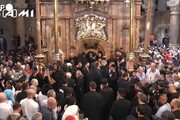 Gerusalemme, la cerimonia del Fuoco Sacro nella chiesa del Santo Sepolcro