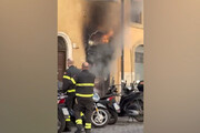 In fiamme la pasticceria Cinque Lune