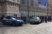 IL VIDEO La polizia e i rilievi in piazza Duomo