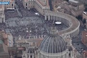 La preghiera del Regina Caeli, le immagini dall'elicottero
