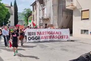 Ascoli, sfila il corteo a sostegno della fornaia antifascista