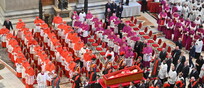La salma di papa Francesco trasferita a San Pietro per l'ostensione