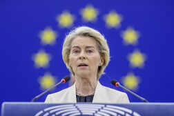 Von der Leyen: "Putin vuole imporre a Kiev l'inaccettabile"