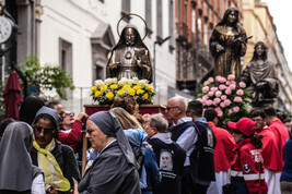 San Gennaro, partita a Napoli la processione delle reliquie