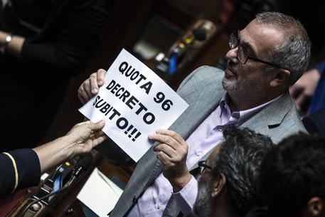 P.a: Camera, in Aula cartelli Sel, subito dl 'quota 96' © ANSA