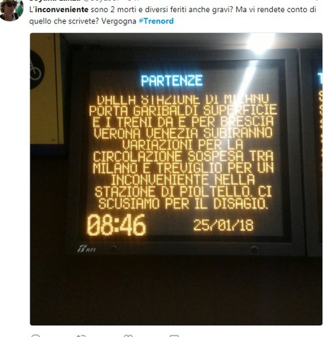 Uno dei tweet con la foto della segnalazione di Trenord © Ansa