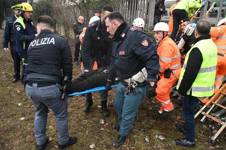 I soccorsi dopo il deragliamento del treno © ANSA