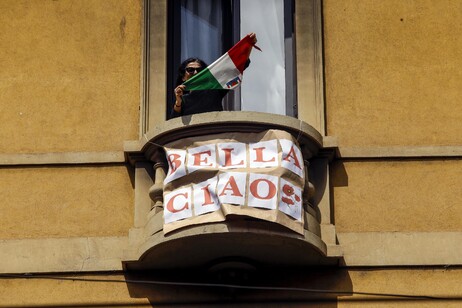 Uno striscione con su scritto "Bella Ciao" (archivio)