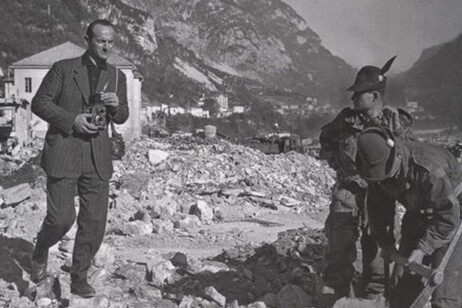 Testimoni della tragedia del Vajont in una foto d'epoca