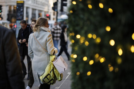 Una donna in strada