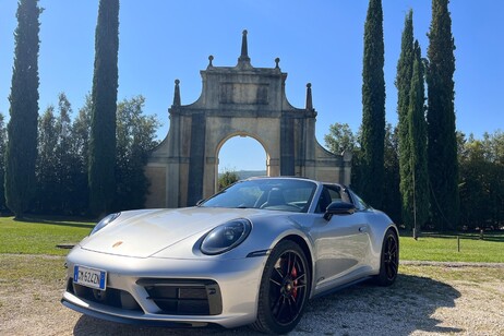 Porsche 911 Targa 4 GTS: icona a cielo aperto