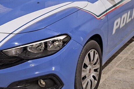 Concorso in due rapine ad Ancona, polizia denuncia un 26enne. Auto della polizia generica