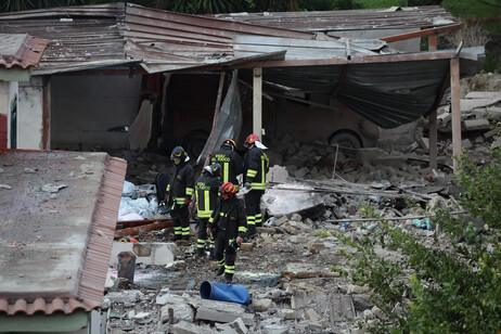 Scoppio a Ercolano, tre vittime in deposito fuochi abusivo