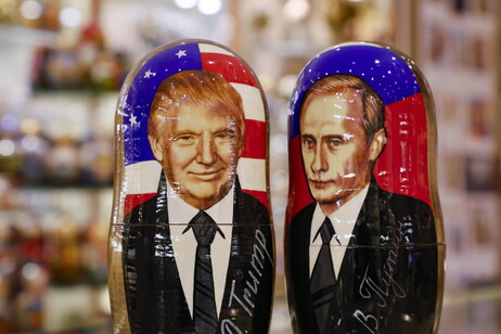 Due matrioske con le sembianze di Putin e Trump