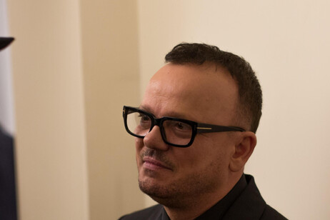 Gigi D'Alessio al Parlamento europeo: "IA minaccia per gli artisti, l'Unione europea agisca"