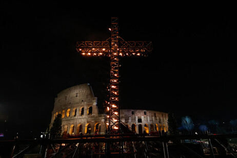 La Via Crucis al Colosseo