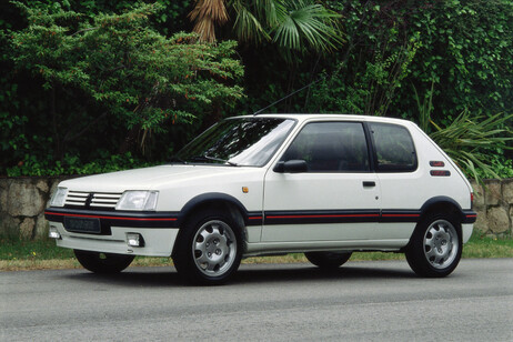 Peugeot 205 GTi festeggia i suoi primi 40 anni