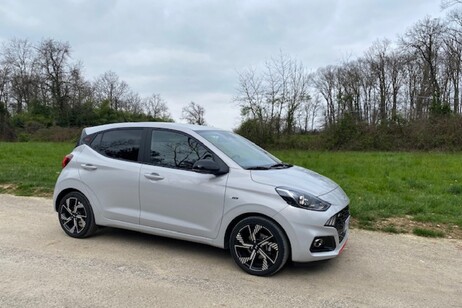 Hyundai i10 N Line è piccola con il peperoncino sotto al cofano