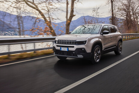 Porte aperte in Jeep e riflettori su Avenger e-Hybrid