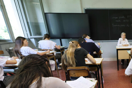 Studenti alle prese con la prima prova di Maturità