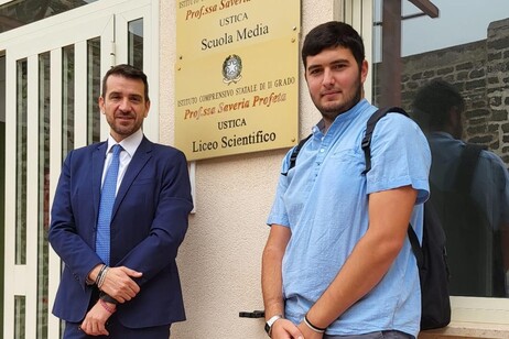 A Ustica un solo studente sosterrà esami di maturità  - Gaetano Caminita con il direttore dell'ufficio scolastico regionale Giuseppe Pierro