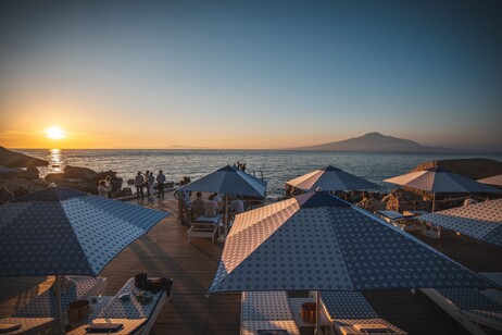 Cava Regia beach club a Marina di Aequa, in Costiera Sorrentina