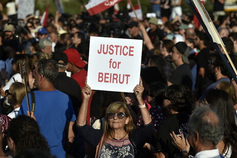 Manifestazione a Beirut a 4 anni dell'esplosione del porto che ha distrutto un terzo della città
