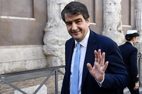 Fitto: "Lavorerò in Ue per rispettare l'impegno del Pnrr entro 2026"