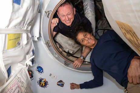 Gli astronauti della Nasa Butch Wilmore e Sunita Williams  nel modulo Harmony della Iss (fondi: NASA)