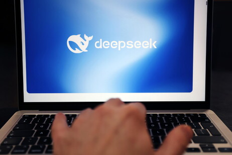 ++ DeepSeek scompare dagli app store Google e Apple in Italia ++