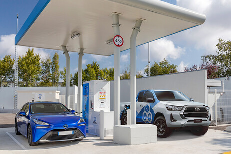 Toyota Europe nel progetto RHeaDHy per distributori idrogeno