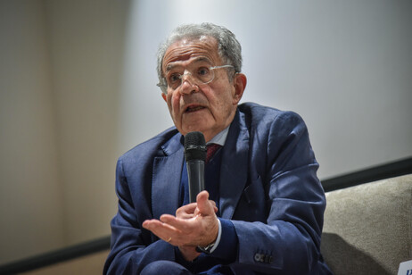 Prodi: "Ho sbagliato ma non accetto la strumentalizzazione"