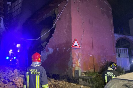 Esplosione in abitazione, crolla in parte casa nel Cuneese