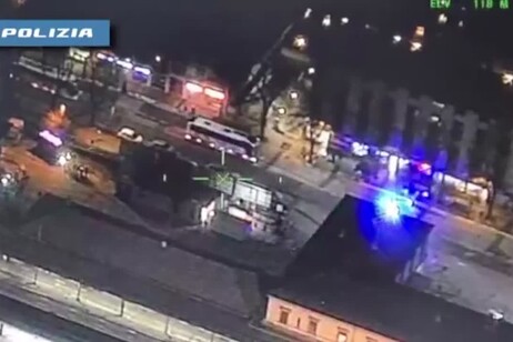 Tifosi dell'Udinese assaltano un treno con a bordo i supporter del Venezia