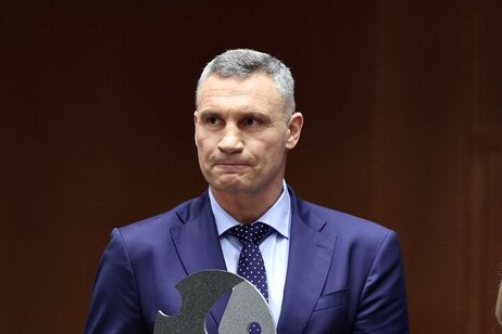 Il sindaco di Kiev Vitali Klitschko riceve il premio Pawel Adamowicz del Comitato delle regioni